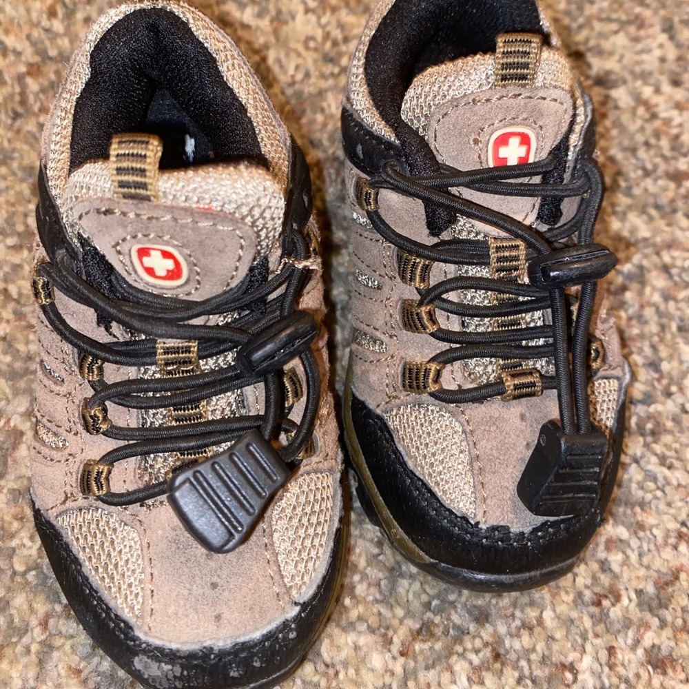Swiss hiking baby shoes size 6